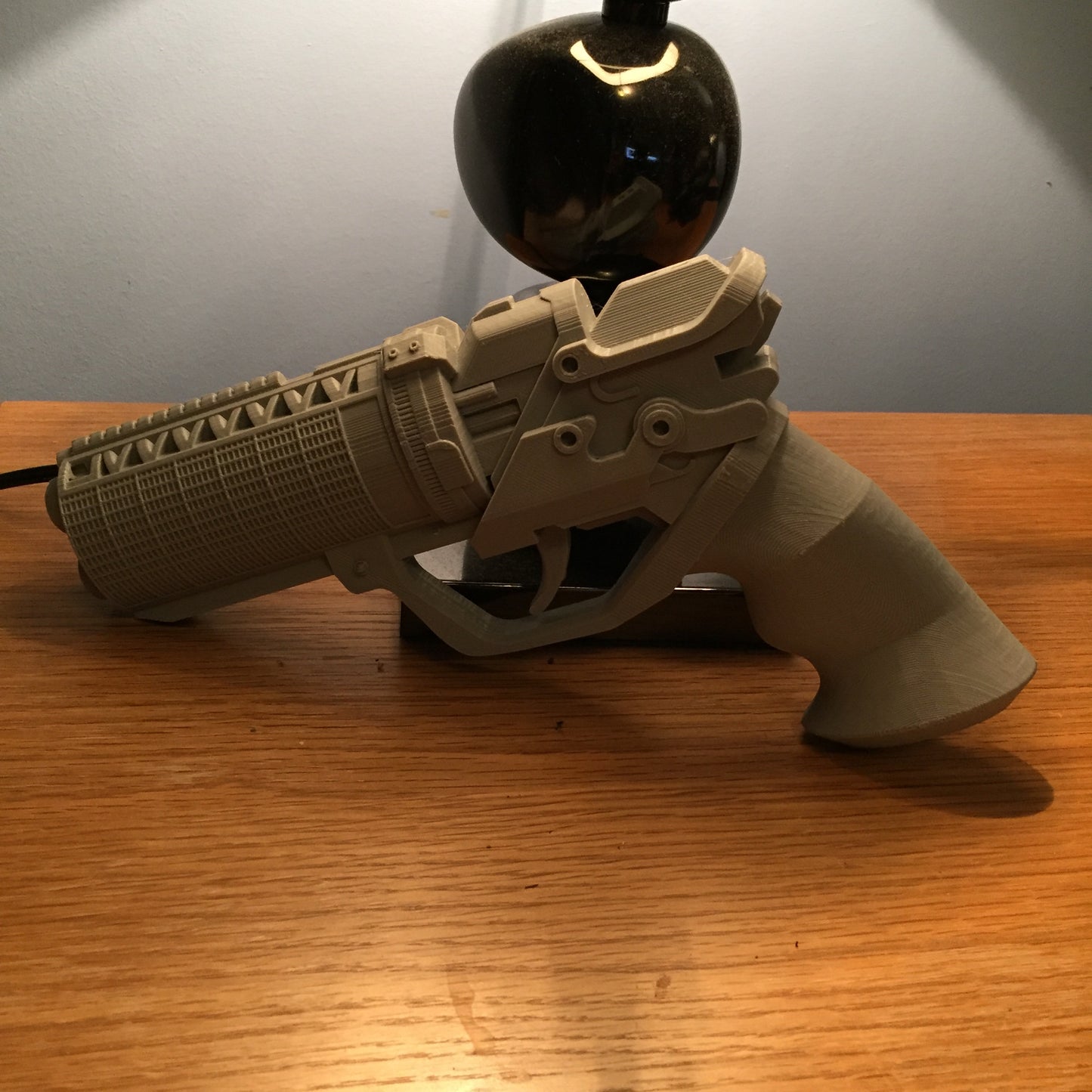Blade Runner 2049 Blaster / Officer K Blaster with Stand / Cosplay gun prop blade runner