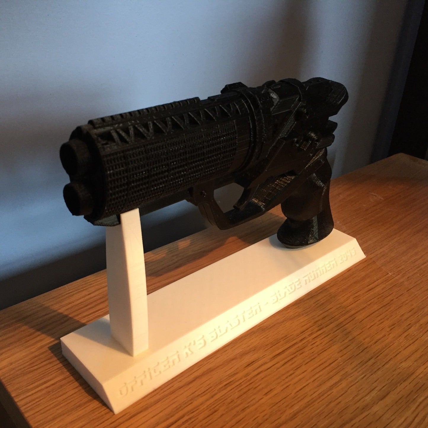 Blade Runner 2049 Blaster / Officer K Blaster with Stand / Cosplay gun prop blade runner