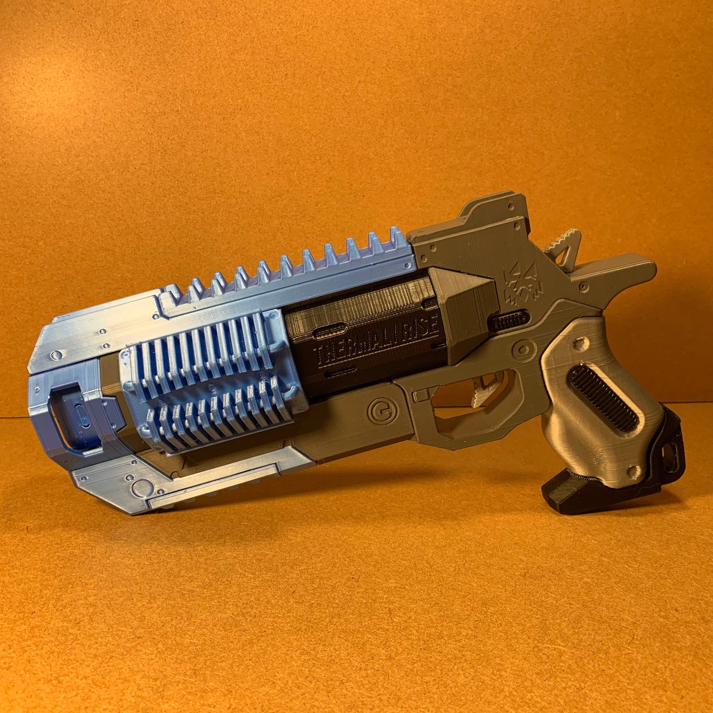 Wingman Replica with Thermal Rise MOD / Full Size / Apex Legends Style Blaster / 1:1 Scale Pistol Handgun Cosplay Gamer Boyfriend Gift